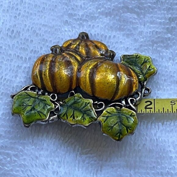 Pumpkin patch brooch enamel over pewter by AJMC. - Picture 4 of 6
